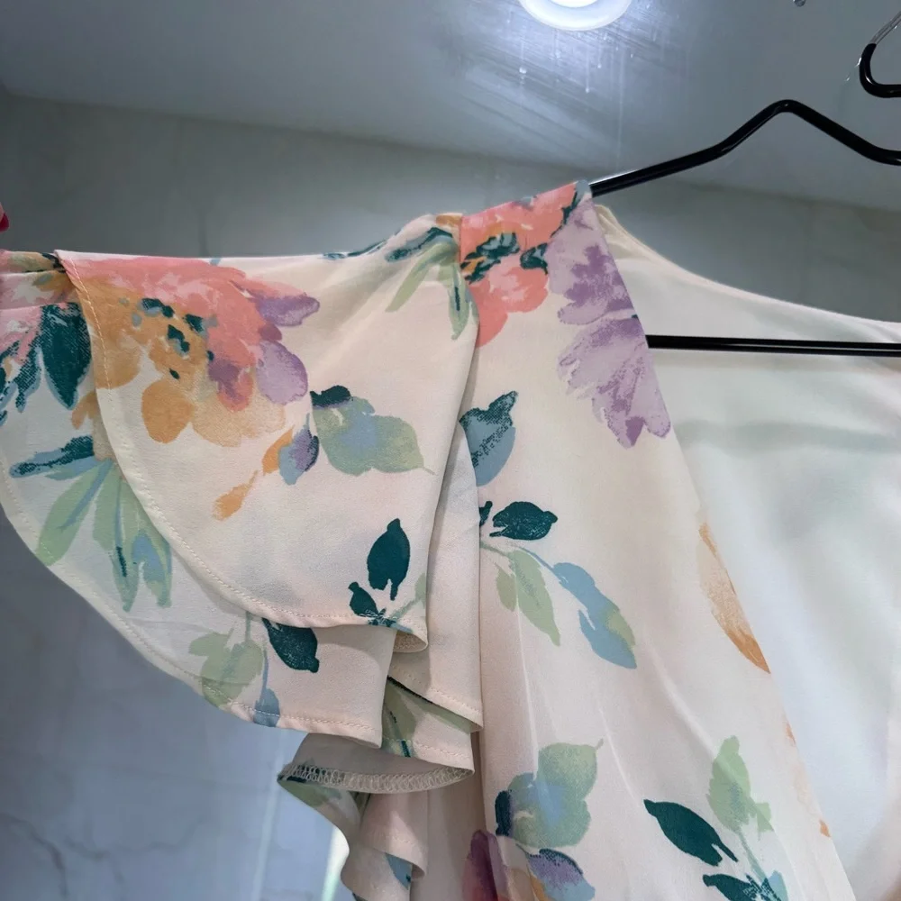 Abercrombie & Fitch Cream Floral V-Neck Maxi Dress. Size Medium Tall - NWT